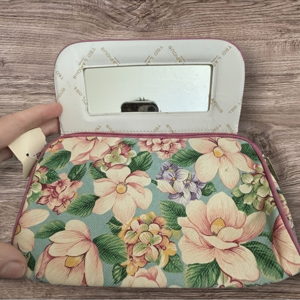 Floral Print Fold-Over‎ Clutch in Pastel Pink and Green - Picture 7 of 8